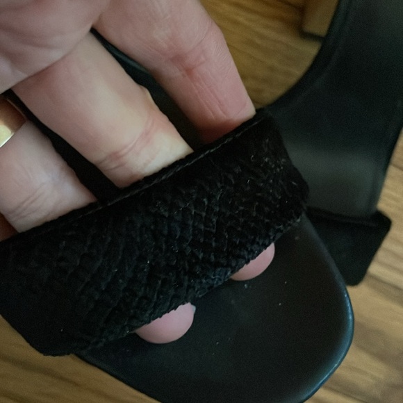 Calvin Klein Gold metallic heels - Picture 5 of 5